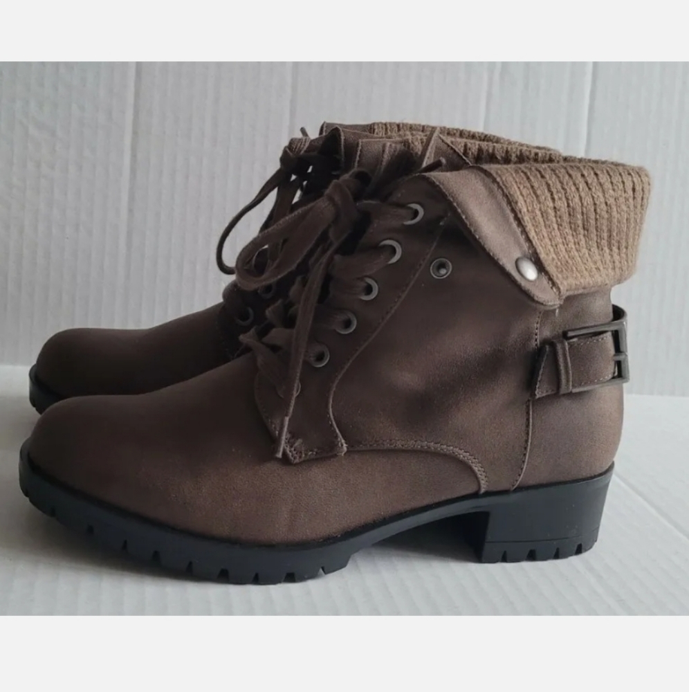 Women's Brown Boots Size 7.5W - 428145 With Folding Tops